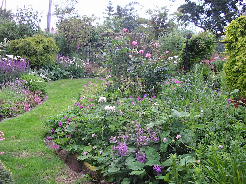The Cottage Garden Society: 
Bringing Small Space Gardening to GWL